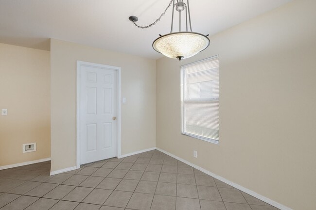 Building Photo - Great Neighborhood in Boerne- 4 Bedroom/ 2...