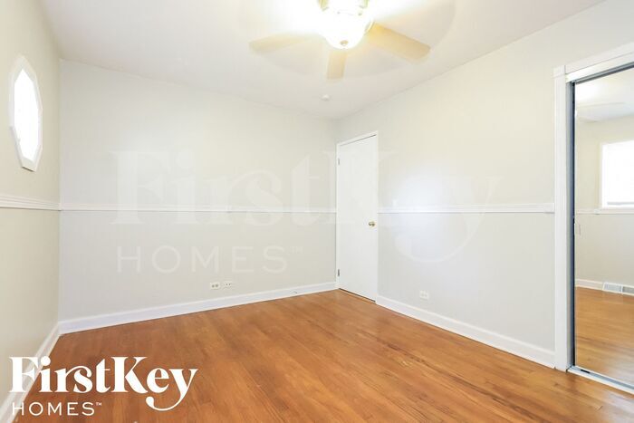 Building Photo - 237 E La Porte Dr