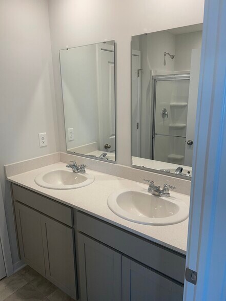 Building Photo - 6375 Marinelli Dr N