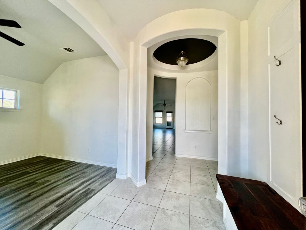 Building Photo - 1429 Freesia Dr