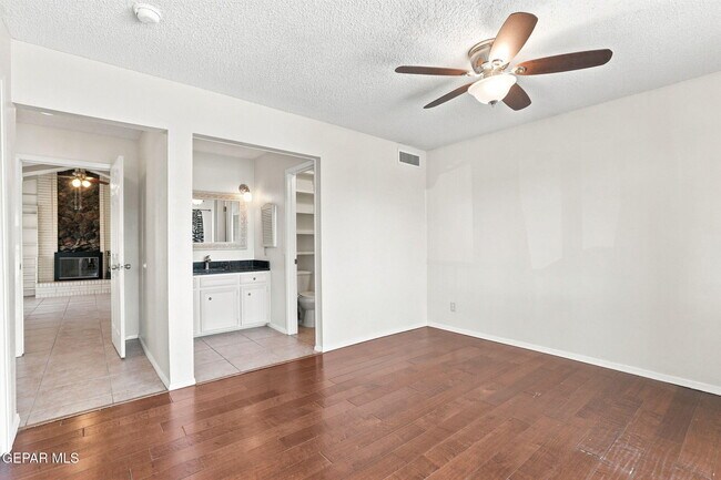 Building Photo - 6621 Mesa Grande Ave