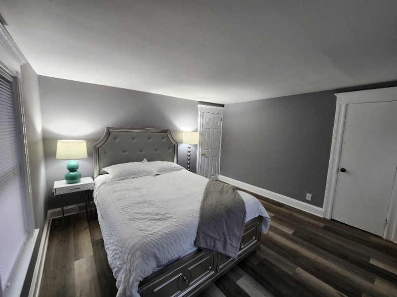 Building Photo - 1404 Monroe Ave