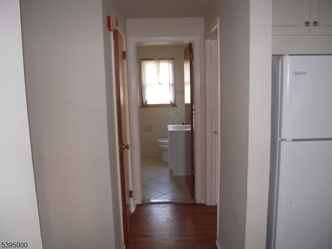 Building Photo - 31 Spring Ave