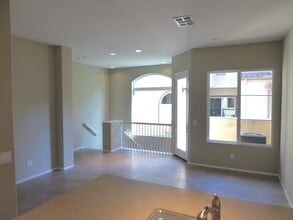 Building Photo - Beautiful 2 Bed 2.5 Bath Condo in San Marcos