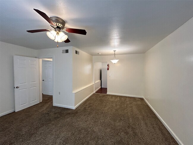 Building Photo - 5415 Scott St