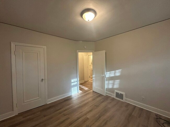 Building Photo - 4401 Buckingham