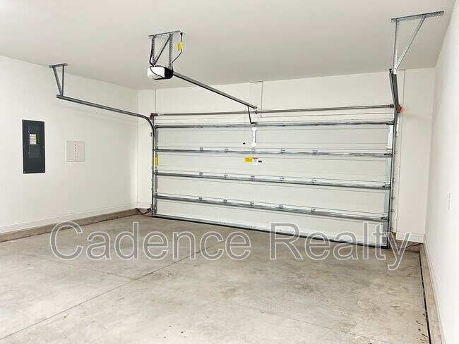 Building Photo - 1637 Grey Cliff Run