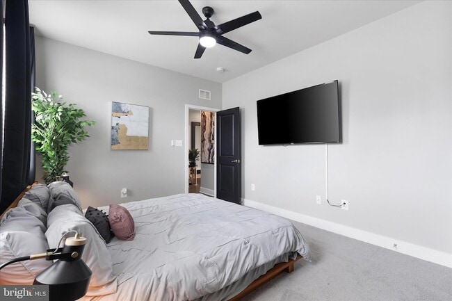 Building Photo - 5680 Lewis Carroll Dr