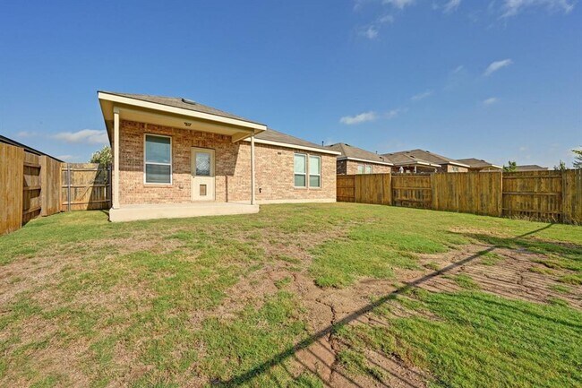 Building Photo - 524 Martha Dr