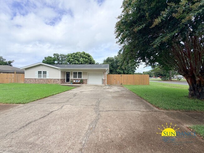 Building Photo - 48 Poulton Dr NW