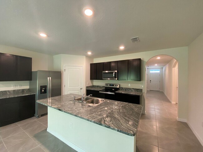 Building Photo - Desirable SE Ocala Neighborhood - Lake Dia...