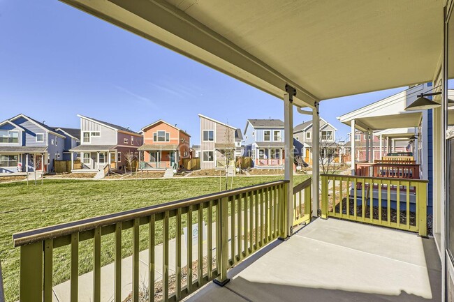 Building Photo - Courtyard Home!