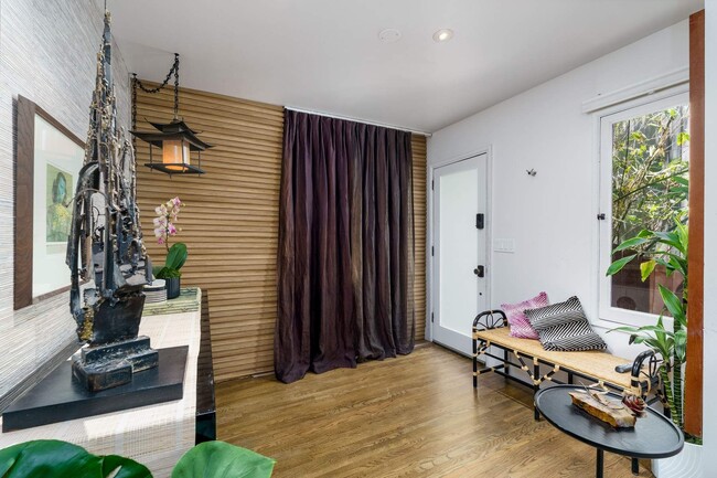 Building Photo - 2066 Glencoe Way