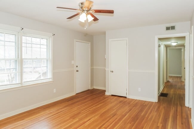 Building Photo - 3206 Bayless Dr SW