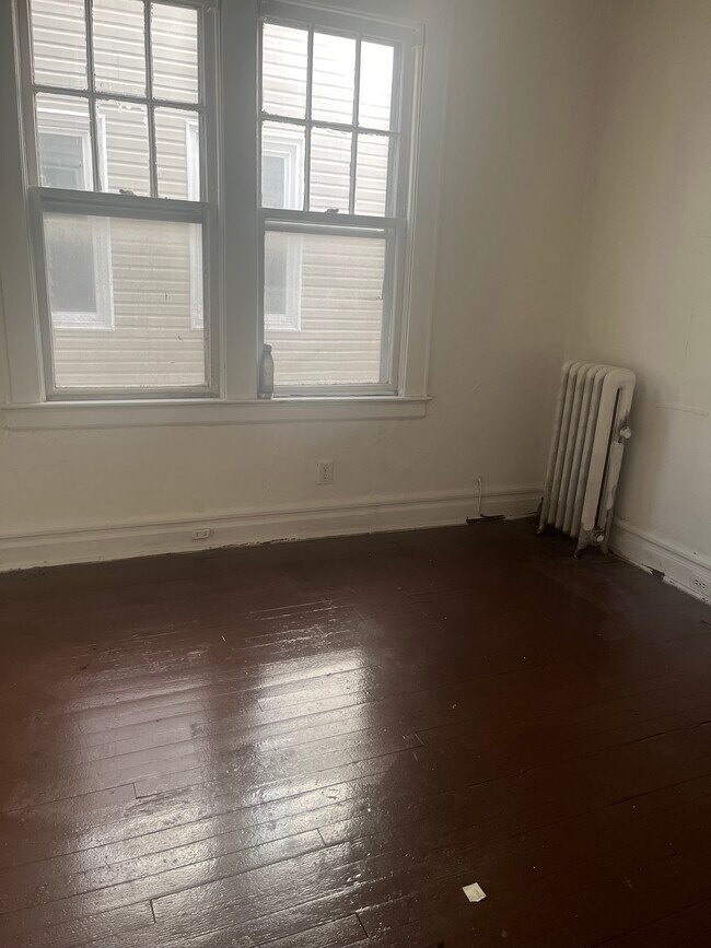 Nice Size Bedroom with Closet - 477 Grove St