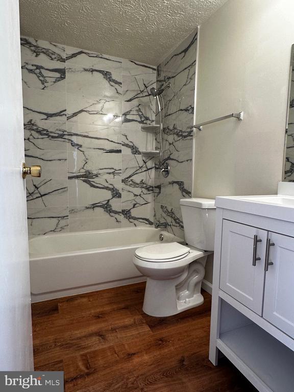 Building Photo - 8305 Pondside Terrace