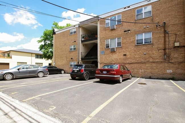 Building Photo - 4056 N California Ave