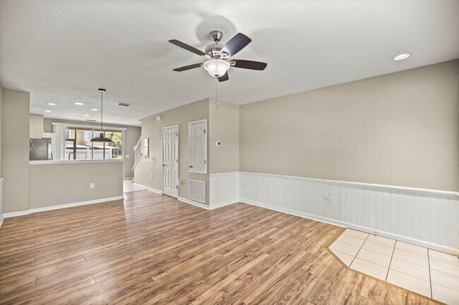 Building Photo - **  MAINTENANCE FREE TOWNHOME **2 BD 2.5 BATH