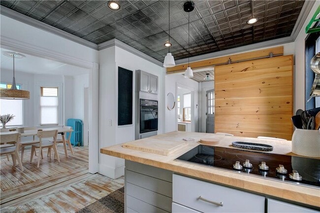 Building Photo - 19 Congdon Ave