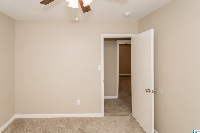 Building Photo - 525 Oak Crest Dr