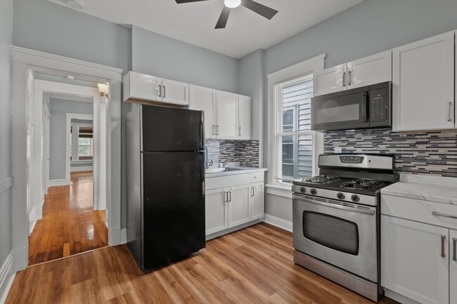 Building Photo - 820 E 89th Pl
