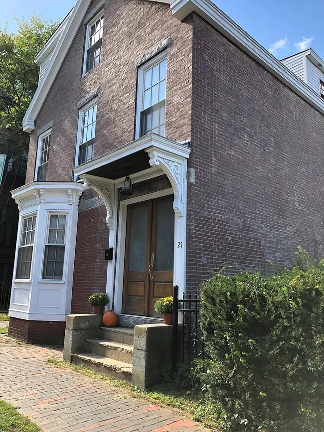 Primary Photo - 21 Gray St