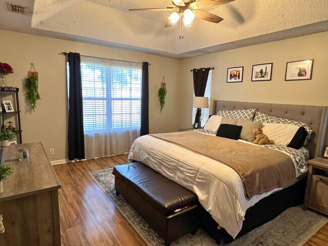 Building Photo - Charming 3-Bedroom, 2-Bath Home with Large...