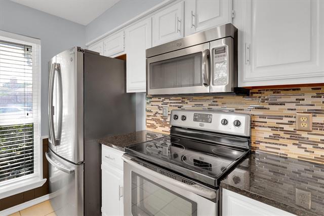 Building Photo - 2039 Avignon Dr
