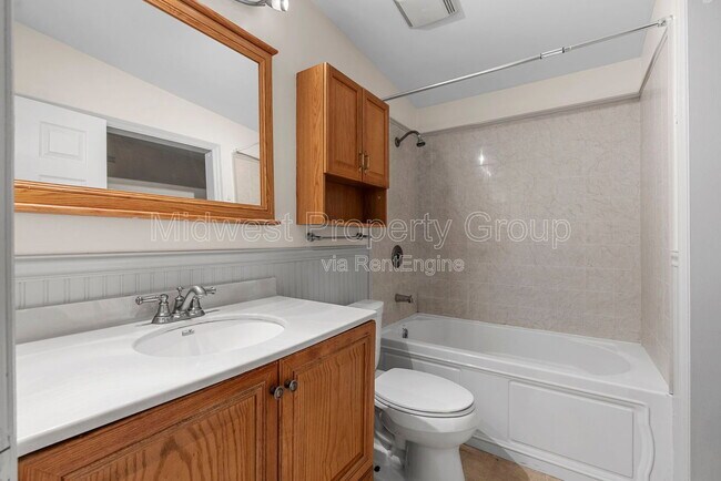 Building Photo - 800 Bobbins Ln