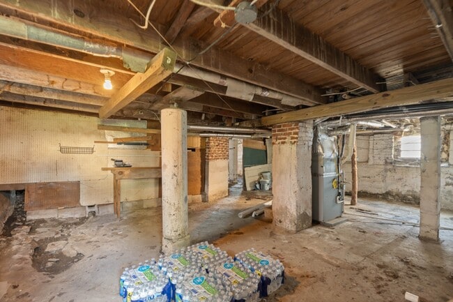 Building Photo - 1319 Maple St