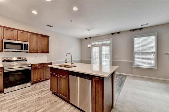 Building Photo - 3335 Castleberry Village Cir