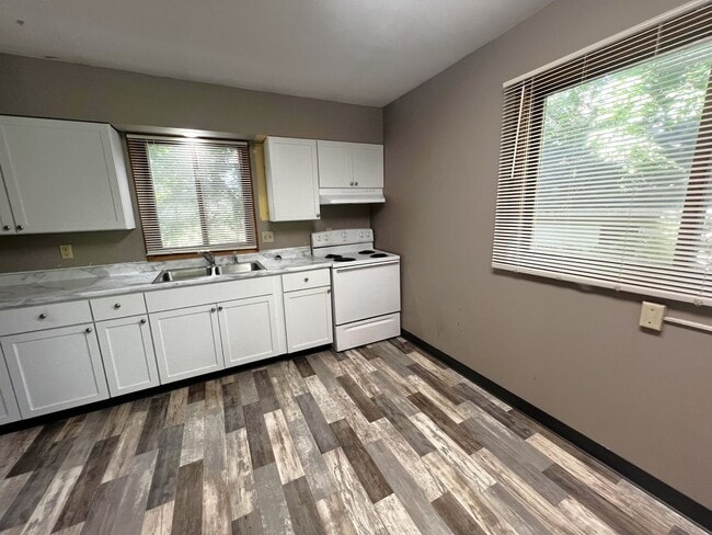 Building Photo - 1131 Maple St