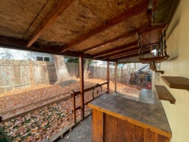 Building Photo - **AVAILABLE SOON** 3 Bedroom RANCH STYLE i...