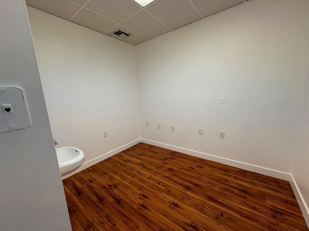 Building Photo - 1817 W Beverly Blvd