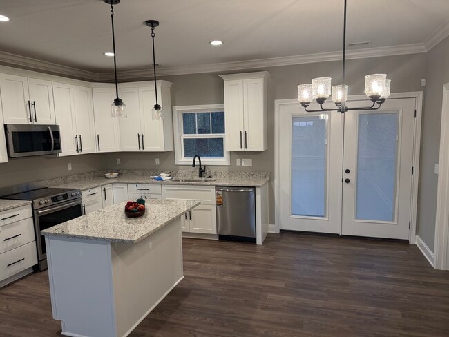 Building Photo - 955 Oakwood Estates Dr