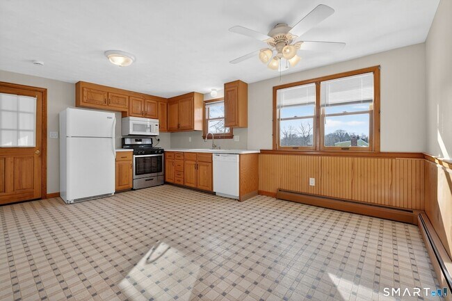 Building Photo - 985 Slater Rd