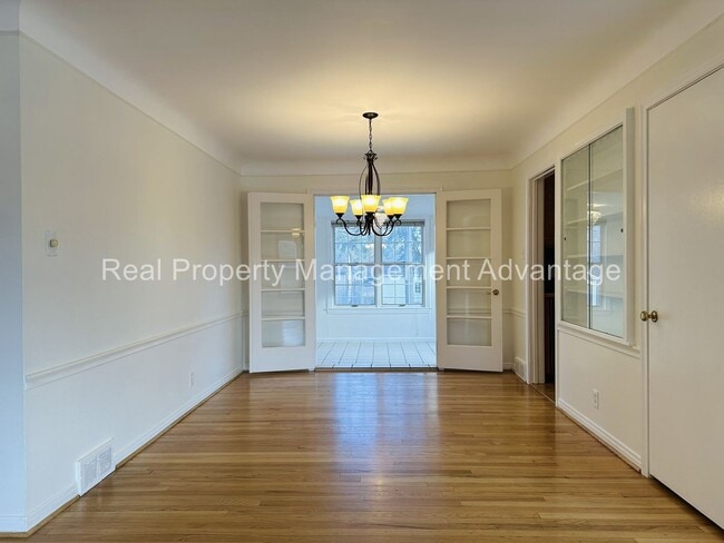 Building Photo - Charming 3-Bedroom Ranch minutes from Woodward Ave, Birmingham, and Berkley!