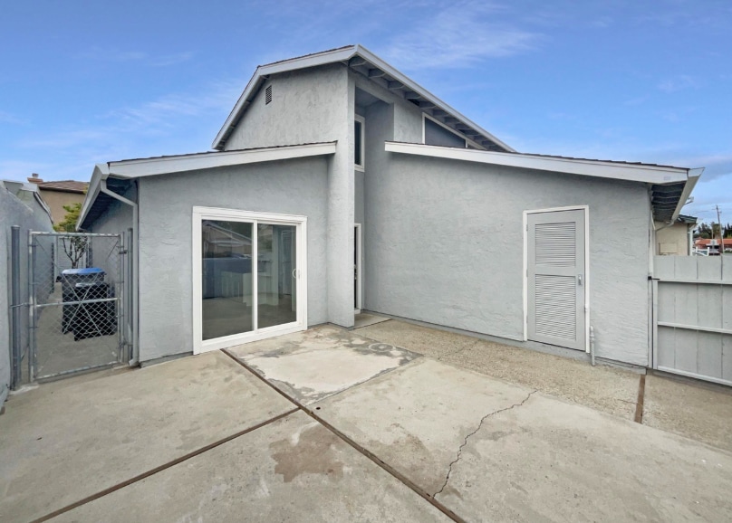 Building Photo - 883 Calle De Verde
