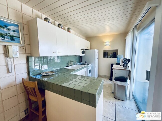 Building Photo - 1111 E Palm Canyon Dr