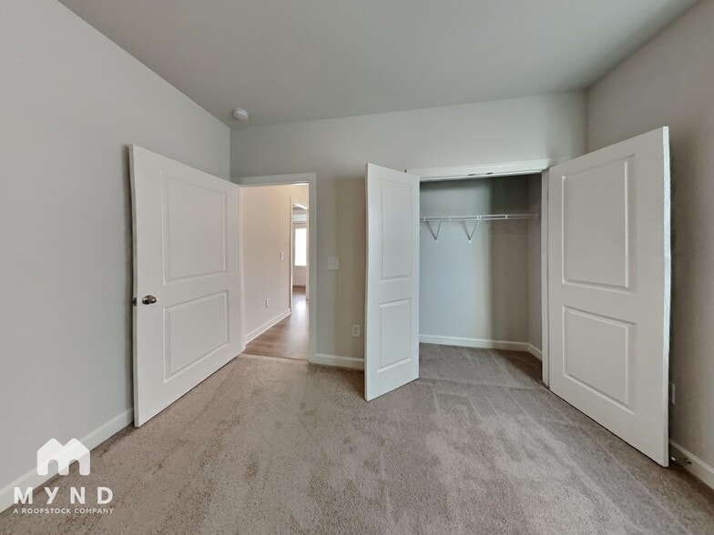 Building Photo - 279 Shadow Fls Dr