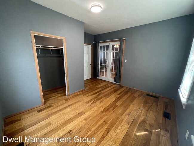 Building Photo - 4 br, 2 bath House - 401 9th St NE