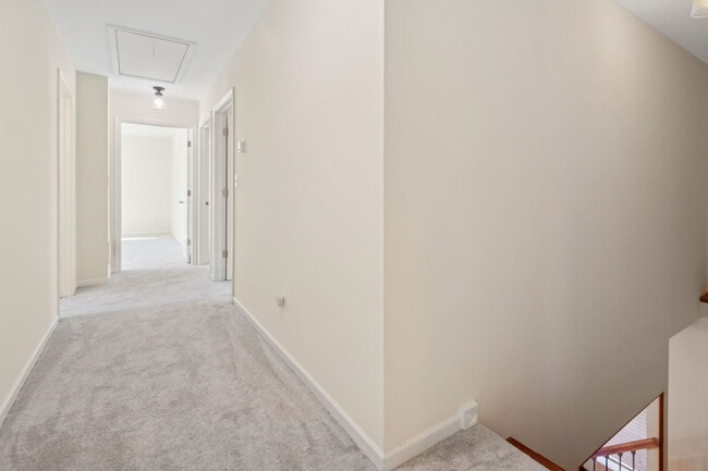 Building Photo - 2011 Brummel St