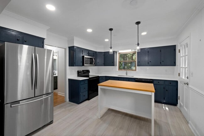 Building Photo - 3804 Zenith Pl