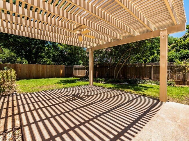 Building Photo - 1104 Quail Ln