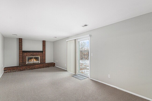 Building Photo - 3 bedroom 2.5 bathroom in Heather Ridge!