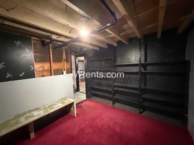 Building Photo - Beautiful 3 bed 2 bath updated home! Half off first months rent!