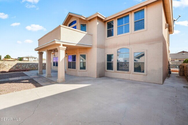 Building Photo - 695 Paseo del Mar Dr