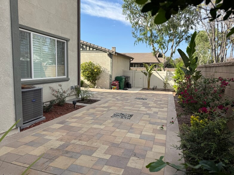 Building Photo - 6562 Eucalyptus Ave