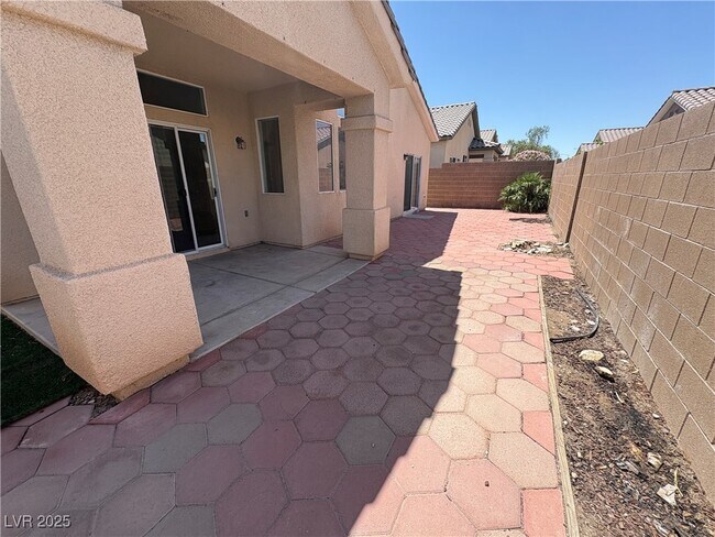 Building Photo - 6783 Quarterhorse Ln