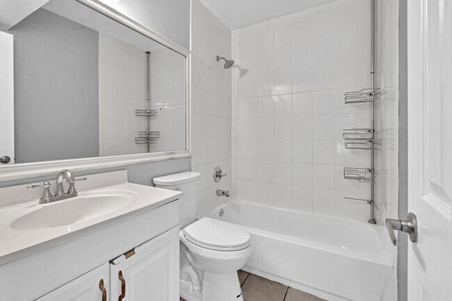 Building Photo - Beautiful 3 bedroom 2 bathroom Home in heart of  Delray Beach